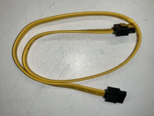82477 SATA KABEL 50CM GERADE/ GERADE METALL GELB