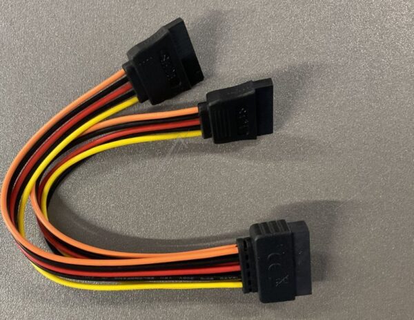 60143 KABEL POWER SATA 15PIN STECKER > 2X POWER SATA 15PIN BUCHSE